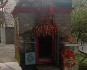 गुमनामी के अंधेरे में ध्यानू भक्त की समाधि