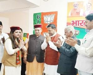  शिमला : कसुम्पटी भाजपा ने पार्षदों को किया सम्मानित