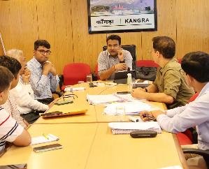 Dharamsala: DC took a meeting of officials on the expansion of Kangra Airport