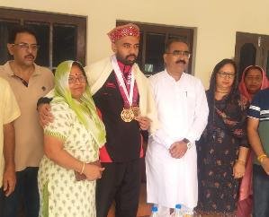 Dehra: Raghav, wat twee bronsmedaljes in die Asiatiese Kampioenskap gewen het, het 'n groot verwelkoming ontvang toe hy huis toe gekom het