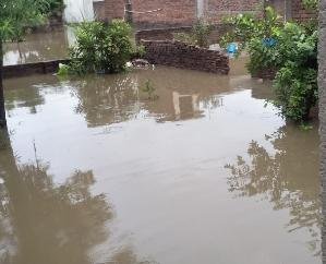 Indora: Normal life disrupted due to heavy rains, water entered people's homes