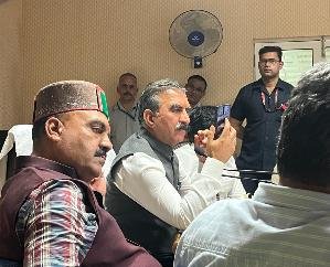 Chief Minister reviewed the relief and rescue work, appeals not to go near rivers and drains