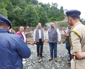  Shimla: Education Minister went to the field and took stock of the damage caused by the rain.
