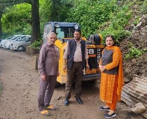 Shimla: Councilor Rachna got the debris removed from the roads of Kasumpti ward 1111