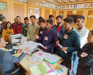  SFI submits memorandum to Dean of Studies to get results of PG entrance exams