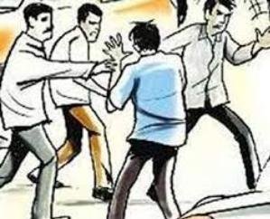 Indora: A case has been registered for assaulting the salesman of the liquor shop and taking away the car