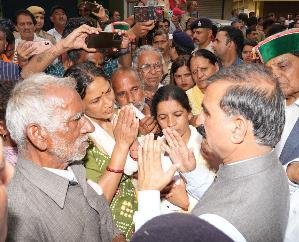 The Chief Minister took stock of the disaster affected area in Solan's Shamti