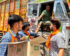  Shimla: ABVP workers engaged in helping flood affected people