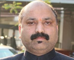 ओछी व घटिया राजनीति से बाज़ आएं  विधायक विक्रमादित्य : डॉ विक्रम शर्मा