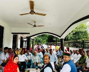 Jaisinghpur: MLA Goma listened to people's problems in Makkad, Kutchhal Jaggian