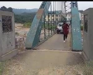  Fine will be imposed if the vehicle passes through the bridge built on Sita Ram Khad in Jaisinghpur