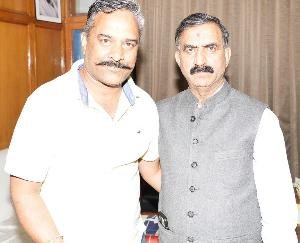  Dehra: Nardev Kanwar submitted the report of damage in Dehra to the Chief Minister