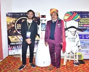 दिनेश शर्मा द्वारा निर्देशित फ़िल्म 