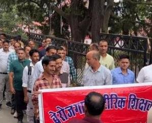 Shimla: Unemployed physical teacher said - if the recruitment process does not start in a month, will sit on hunger strike along with family