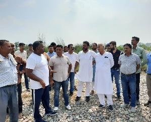 Fatehpur: Agriculture Minister visited the flood affected Mand area of ​​Fatehpur and took stock of the damage