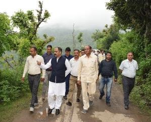 Solan: There will be no shortage in the assistance of the affected families: Anirudh Singh