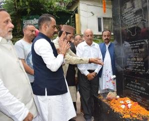 Anirudh Singh himself in Solan. Tributes paid to Dr. Parmar