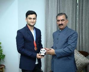 Chief Minister congratulated Surya Pratap Singh Banstu for winning bronze medal in shooting