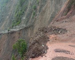 खतरों का सफर : सोलन यात्री अपनी जान के खुद जिम्मेदार है !