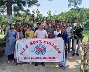 Indora: Shramdaan and plantation done on the theme 'Meri Mati Mera Desh' 111