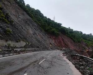 Chandigarh-Shimla National Highway closed again, girl going to school in Chaupal trapped in debris 111