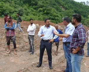 Dharamsala: DC inspected the road closed due to landslide in 32 miles