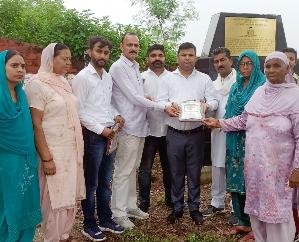 Indora: Relatives of martyrs honored in Ghandran, 75 saplings planted
