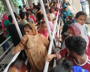 Indora: Hundreds of devotees visited Bhole Nath in the historic Shiva temple Kathgarh