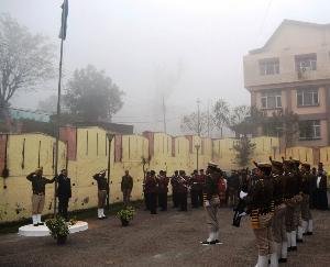 न्यायिक परिसर बिलासपुर में सीजेएम हितेन्द्र शर्मा ने किया ध्वजारोहण