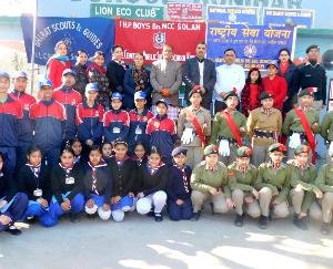 बी एल पाठशाला कुनिहार ने 71 वे गणतंत्र दिवस पर लहराया तिरंगा