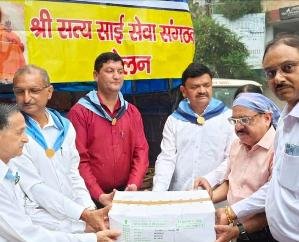 Solan: Chairman of Jogindra Bank distributed high protein kit to 75 patients