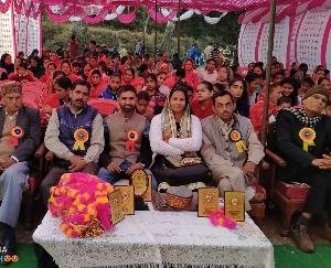 विशाल भारती पब्लिक स्कूल पाल्टी हरलोग ने धूमधाम से मनाया का वार्षिक पारितोषिक वितरण समारोह