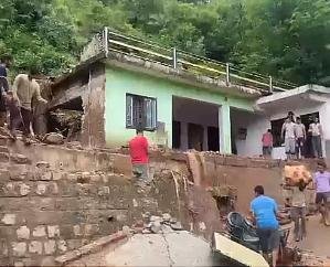 Jawali: Spent the night in relief camps, Kotlawites engaged in removing debris as soon as morning