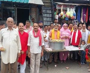 Indora: Manimahesh Langar Seva Dal set up a huge Bhandara in Raihan