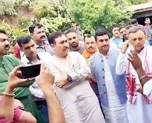 Jawali: BJP leaders who came to meet the landslide victims in Niyangal had to listen 111