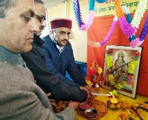 विद्यार्थियों में शिक्षा एवं संस्कारों के साथ व्यावहारिक भावना भी पैदा करें