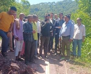 Kasauli: During the visit to the disaster affected area, the minister was angry with the functioning of the departments.