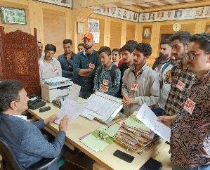 शिमला : जाने किन छात्र मांगों को लेकर SFI ने सौंपा ज्ञापन 