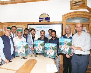 Chief Minister released the video song 'Hum Na Haarenge-Vadiyon Mein Lamhein Phir Se Muskurange'