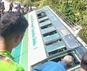 Nerva: HRTC bus accident near Sainj of Theog 111