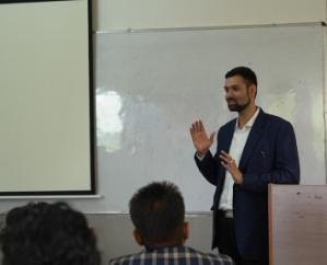 Solan: Film director Ojasvi Sharma was the main speaker in the 'Frames and Stories' session at Shoolini University.