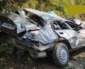  Tragic: Car fell 100 feet down the hill in Dheera of Kangra district, two youth died.