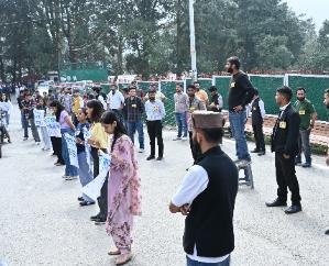 ABVP starts symbolic hunger strike on reducing the scope of Mandi University
