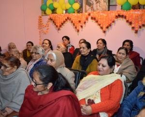 डे केयर सेंटर खुशी द्वारा सेवानिवृत हो रहे जिला कल्याण अधिकारी सम्मानित