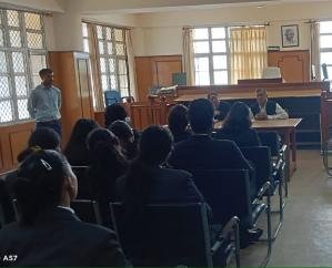 Solan: Students of Shoolini University understood the functioning of National Lok Adalat. 111