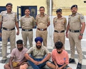 Indora police caught three members of thief gang