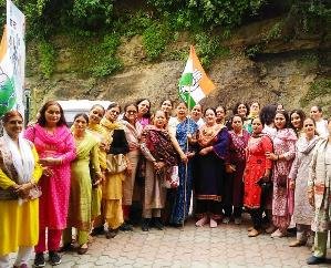 Shimla: State Mahila Congress celebrated its foundation day at Rajiv Bhawan.