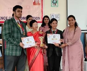  Solan: 4 Gurukul students won prizes in science quiz.