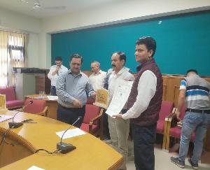 DC Solan awarded Hatkot Panchayat in Swachh Survekshan