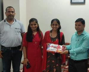 Dadasiba: Aarushi of Dadasiba College got second place in merit by scoring 630 marks in Commerce first year.  111